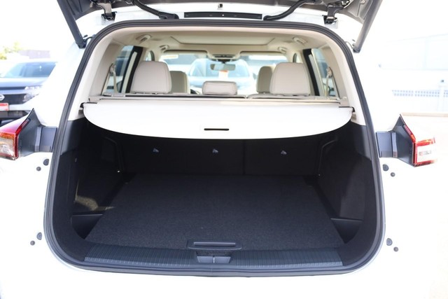 Nissan Rogue Vehicle Full-screen Gallery Image 7