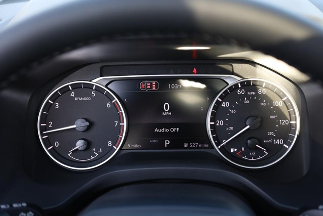 Nissan Rogue Vehicle Full-screen Gallery Image 12