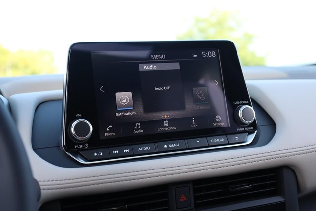 Nissan Rogue Vehicle Full-screen Gallery Image 13