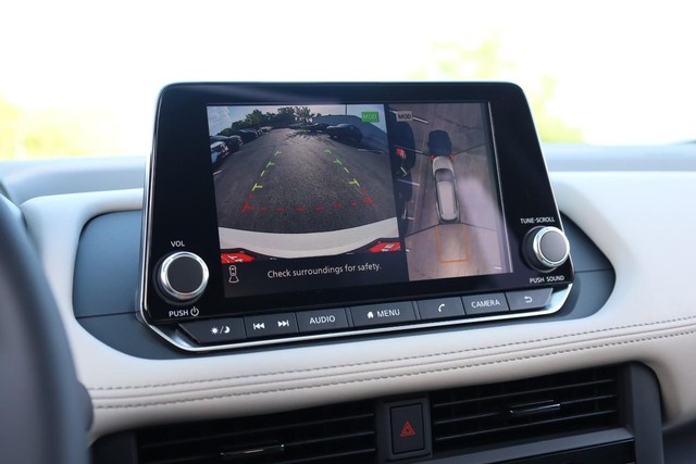 Nissan Rogue Vehicle Full-screen Gallery Image 14