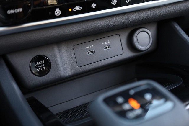 Nissan Rogue Vehicle Full-screen Gallery Image 16