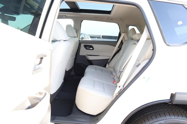 Nissan Rogue Vehicle Full-screen Gallery Image 21