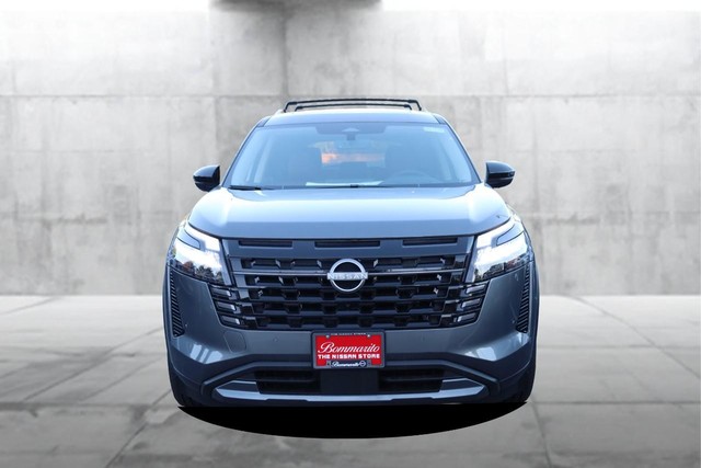Nissan Altima Vehicle Full-screen Gallery Image 4