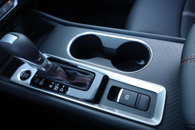 Nissan Altima Vehicle Full-screen Gallery Image 16