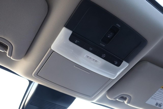 Nissan Altima Vehicle Full-screen Gallery Image 17