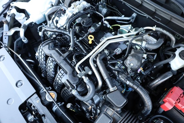 Nissan Altima Vehicle Full-screen Gallery Image 25