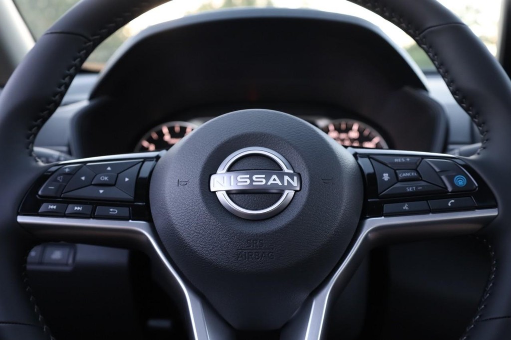 Nissan Altima Vehicle Image 10