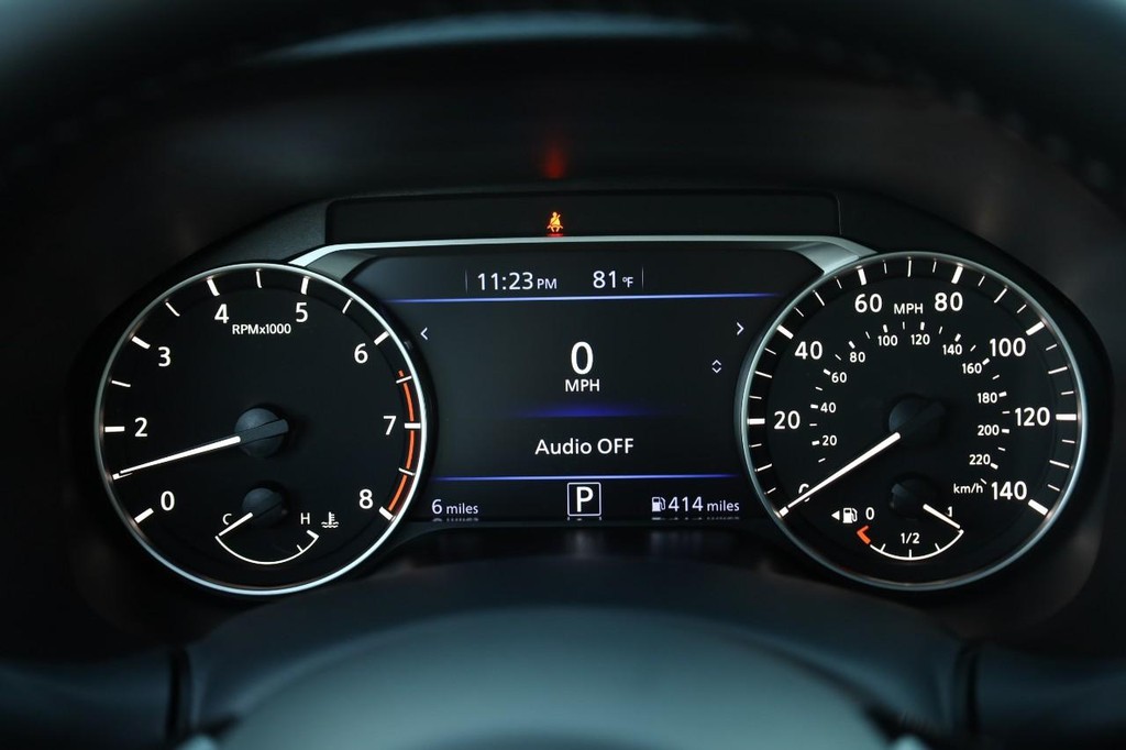 Nissan Altima Vehicle Image 11
