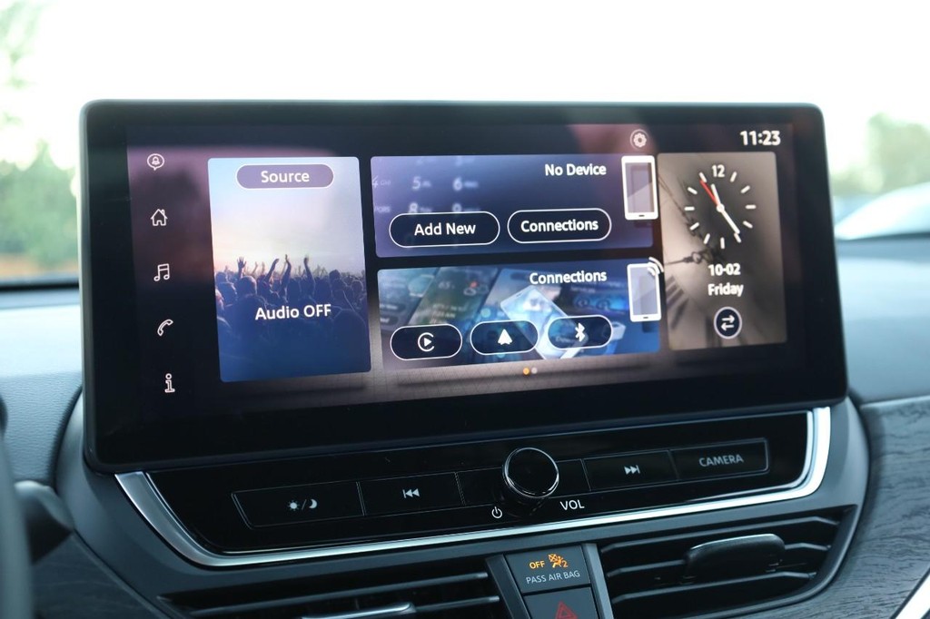 Nissan Altima Vehicle Image 12