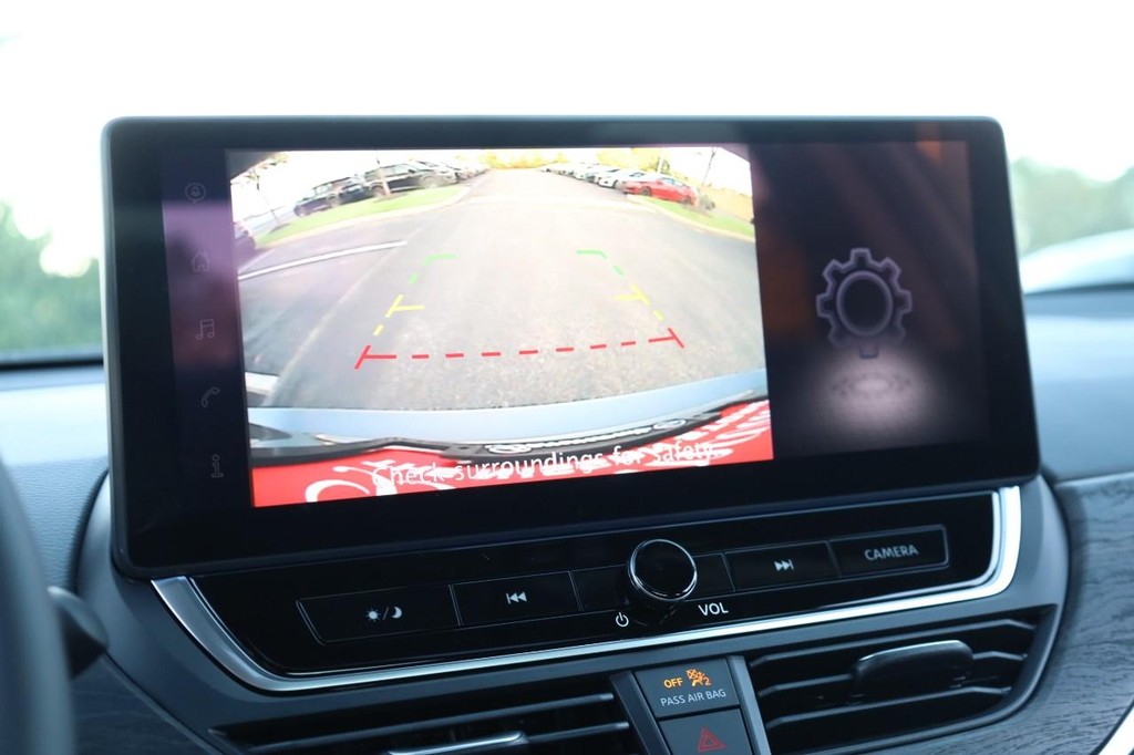 Nissan Altima Vehicle Image 13