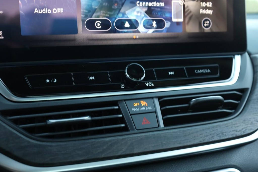 Nissan Altima Vehicle Image 14