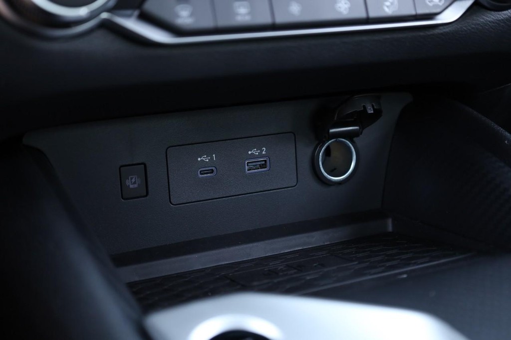 Nissan Altima Vehicle Image 16