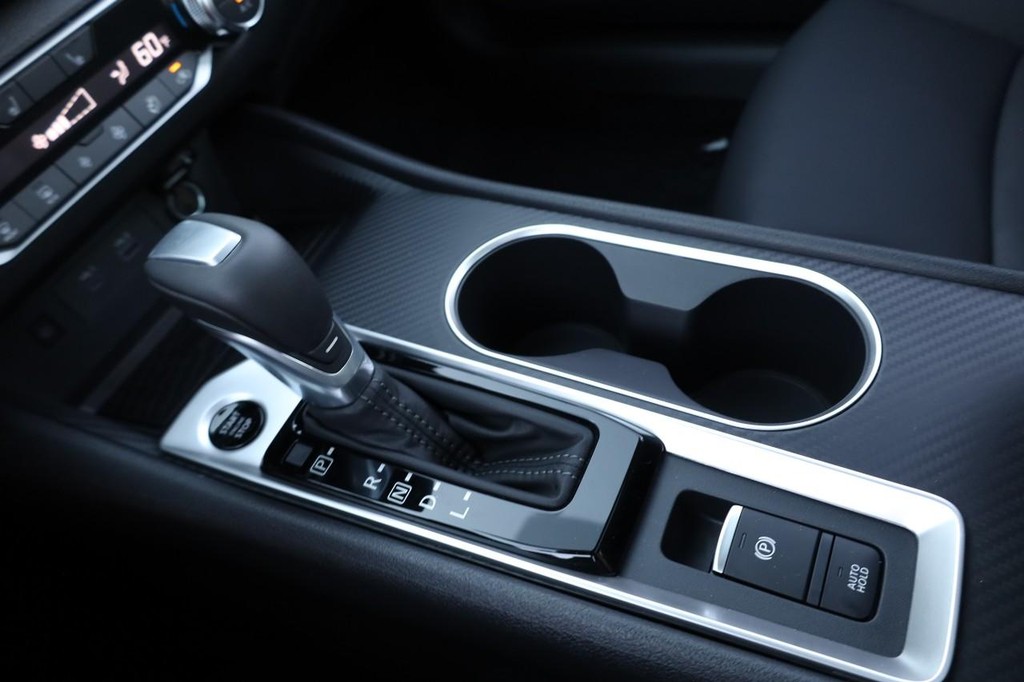 Nissan Altima Vehicle Image 17