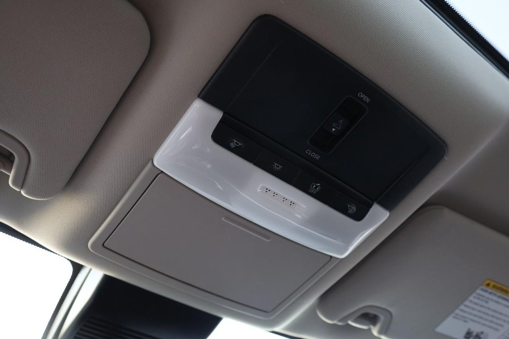 Nissan Altima Vehicle Image 18