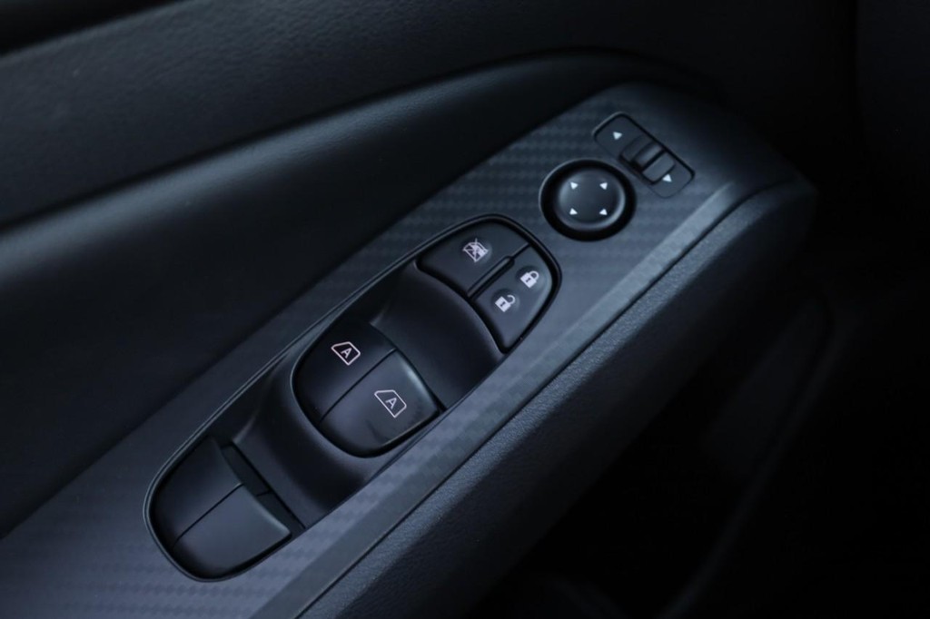 Nissan Altima Vehicle Image 19