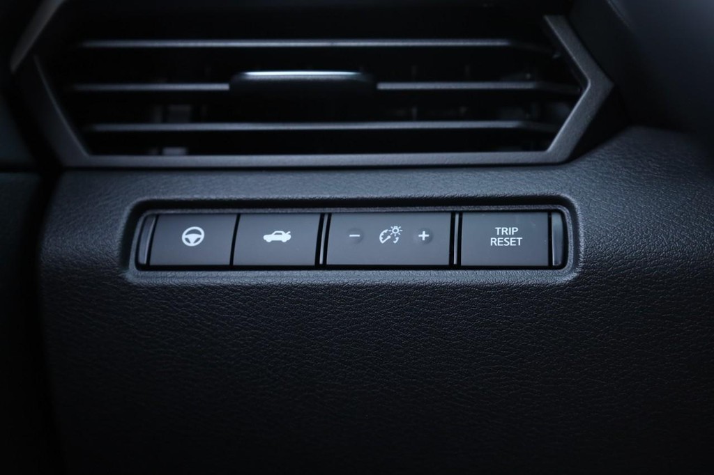 Nissan Altima Vehicle Image 20