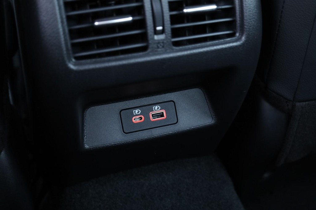 Nissan Altima Vehicle Image 22
