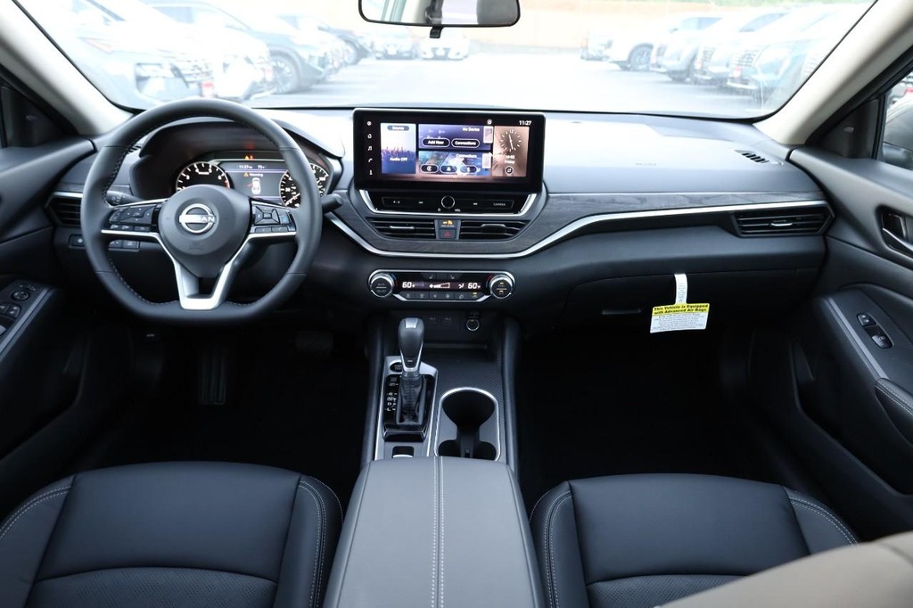 Nissan Altima Vehicle Image 23