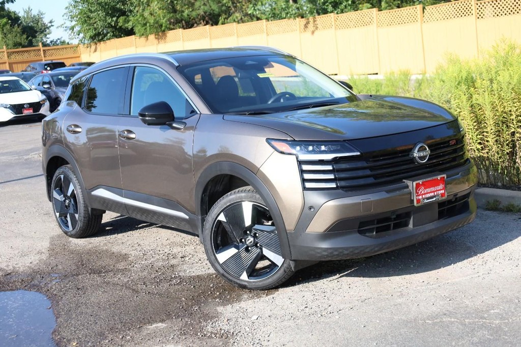 Nissan Kicks Vehicle Image 02