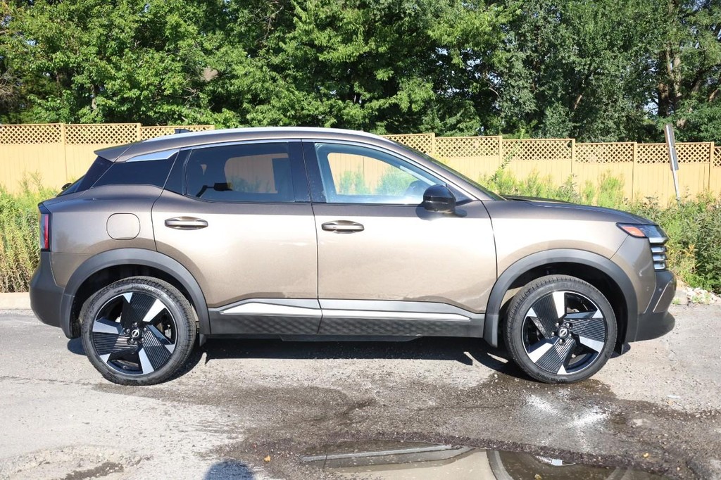 Nissan Kicks Vehicle Image 05