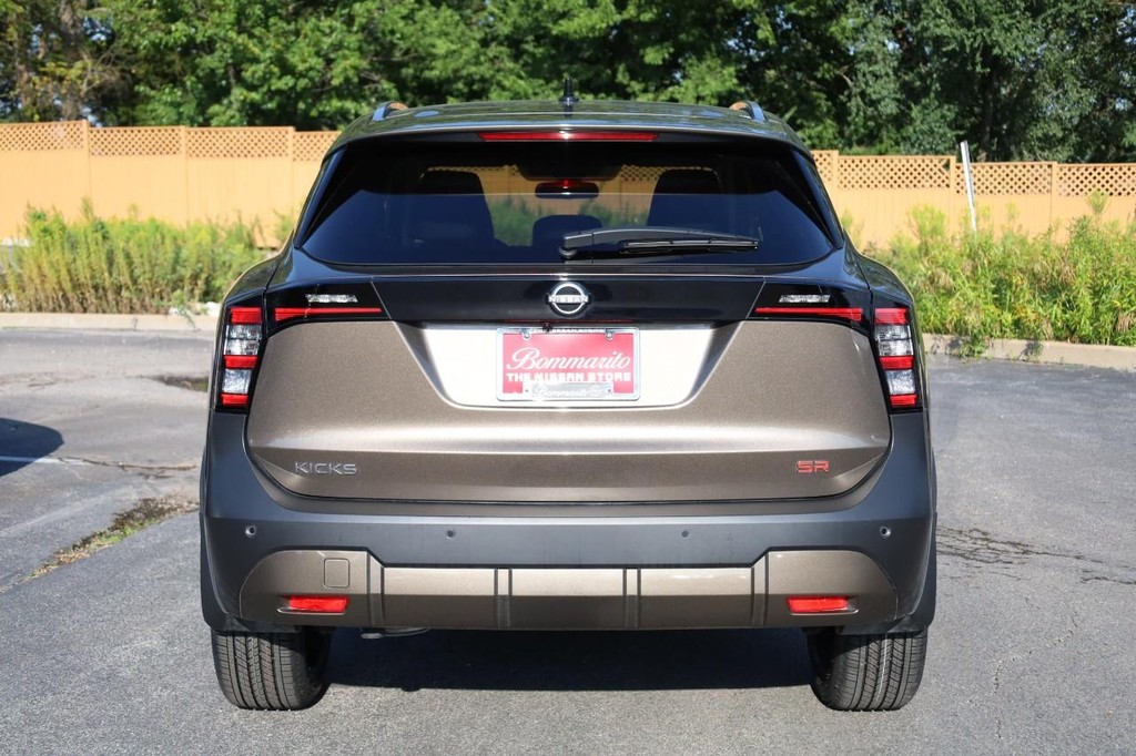 Nissan Kicks Vehicle Image 06