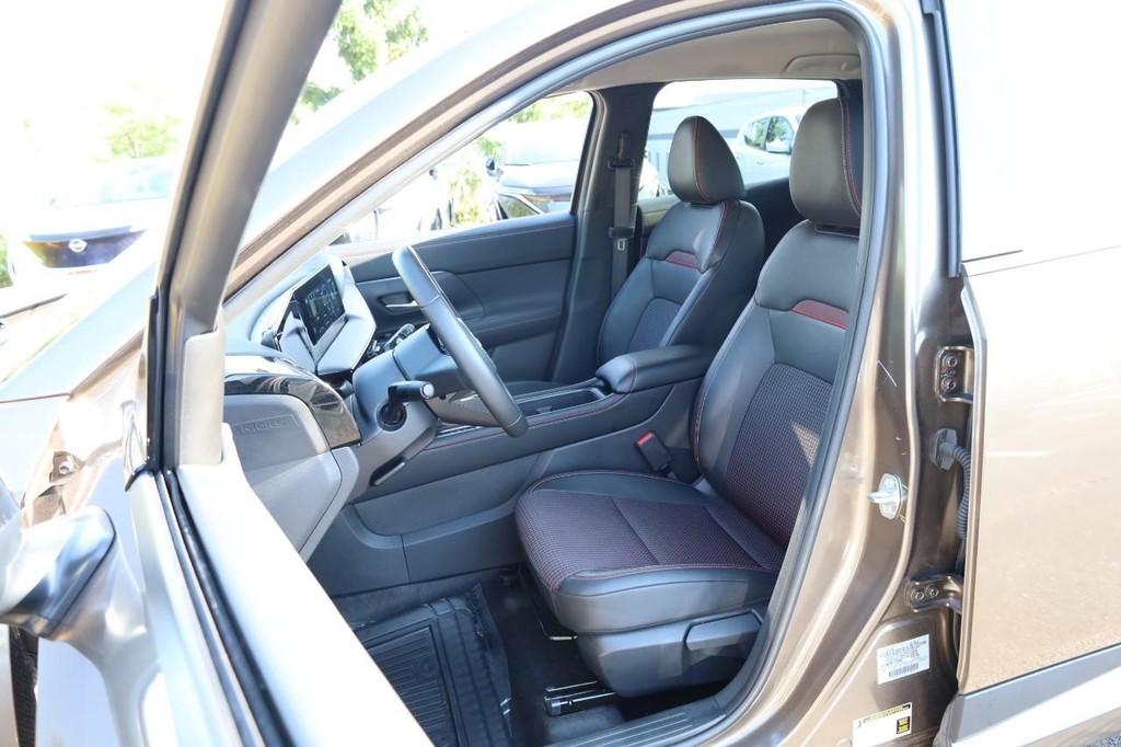 Nissan Kicks Vehicle Image 08