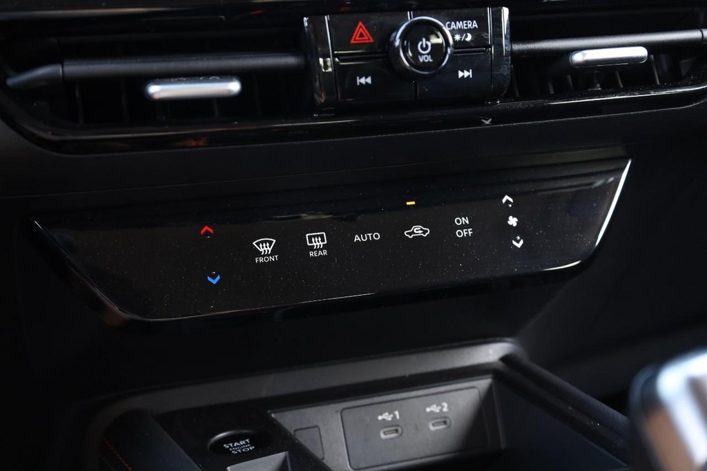 Nissan Kicks Vehicle Image 14