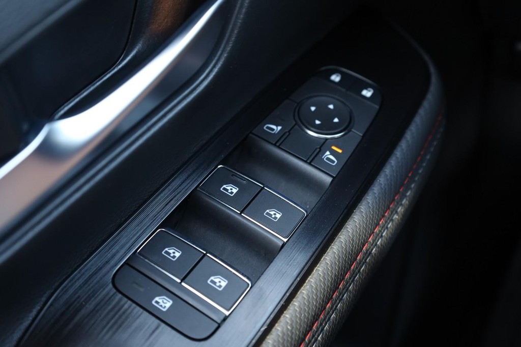 Nissan Kicks Vehicle Image 18