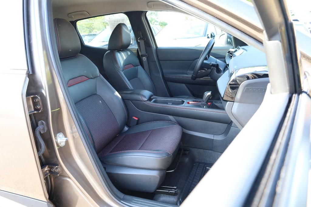 Nissan Kicks Vehicle Image 24