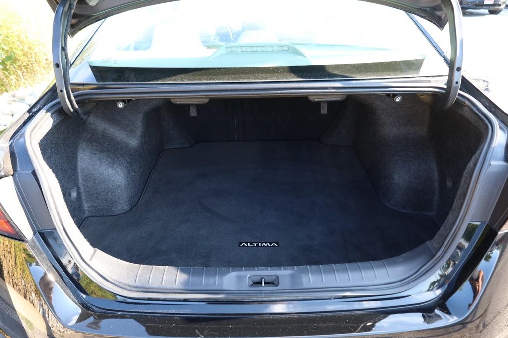 Nissan Altima Vehicle Image 07