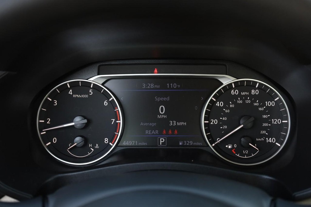 Nissan Altima Vehicle Image 10