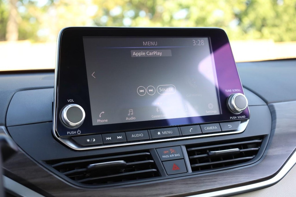 Nissan Altima Vehicle Image 11