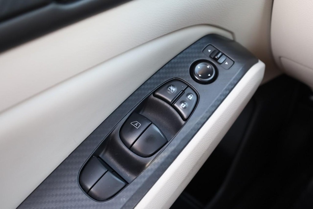 Nissan Altima Vehicle Image 17