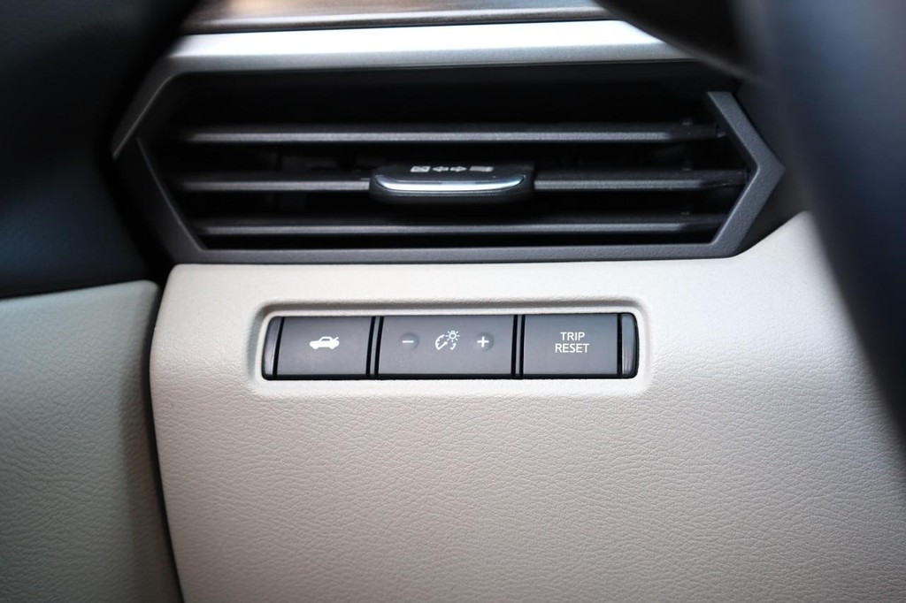 Nissan Altima Vehicle Image 18