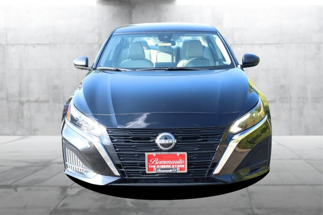 Nissan Altima Vehicle Image 04