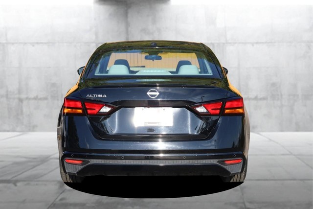 Nissan Altima Vehicle Image 06