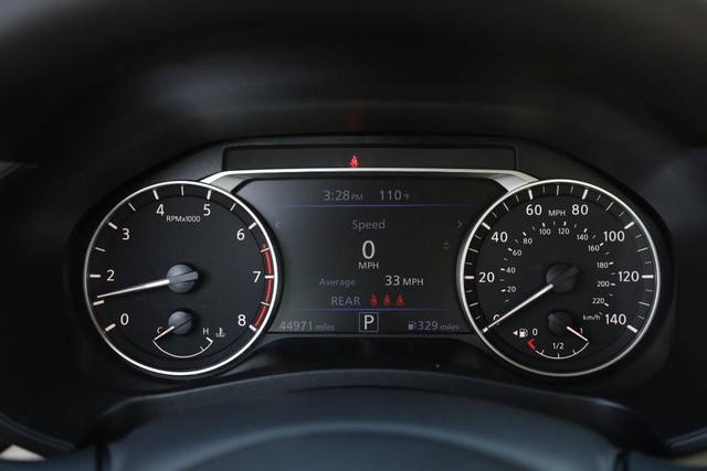 Nissan Altima Vehicle Image 10