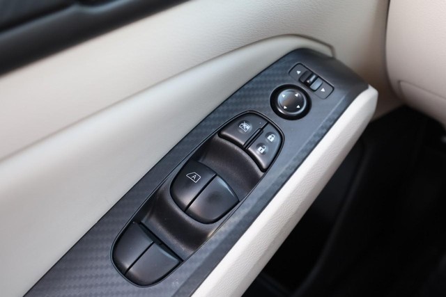 Nissan Altima Vehicle Image 17