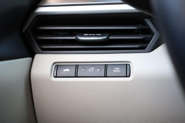 Nissan Altima Vehicle Image 18