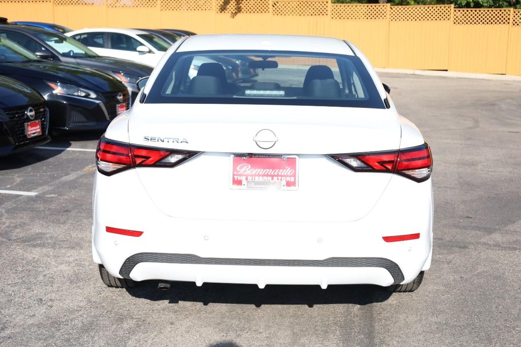 Nissan Sentra Vehicle Image 06