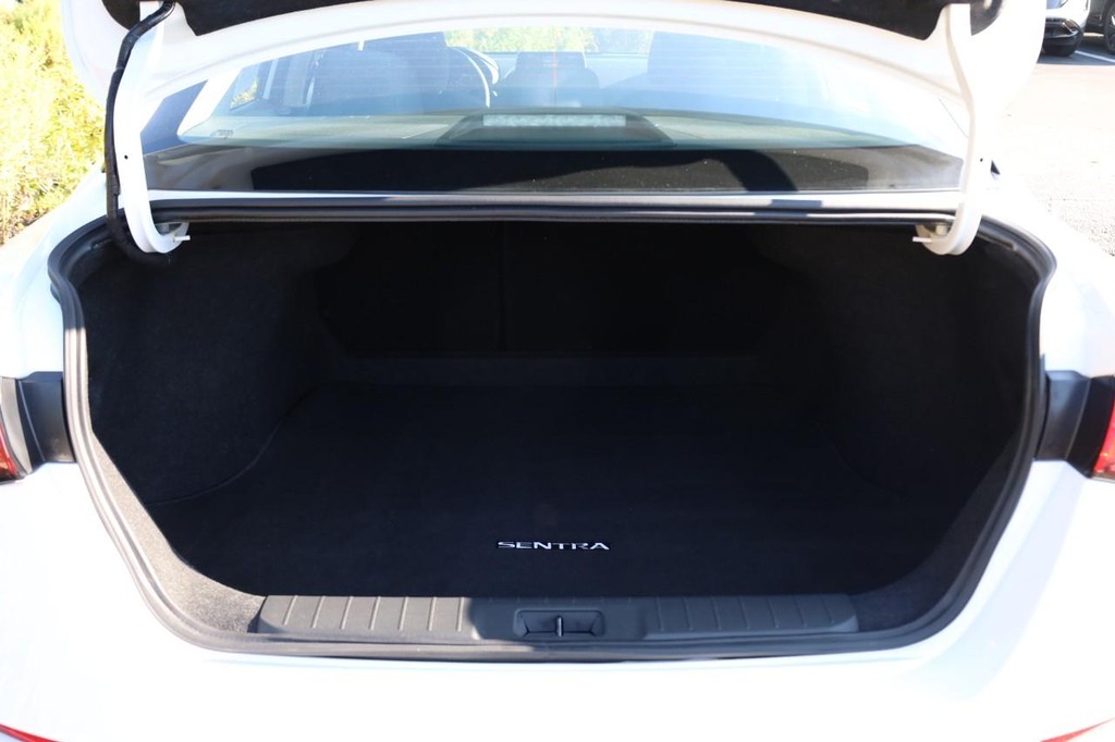 Nissan Sentra Vehicle Image 07