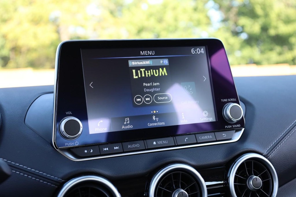 Nissan Sentra Vehicle Image 11