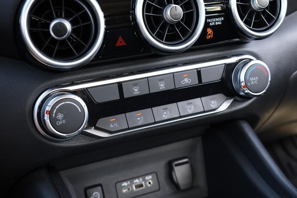 Nissan Sentra Vehicle Image 14