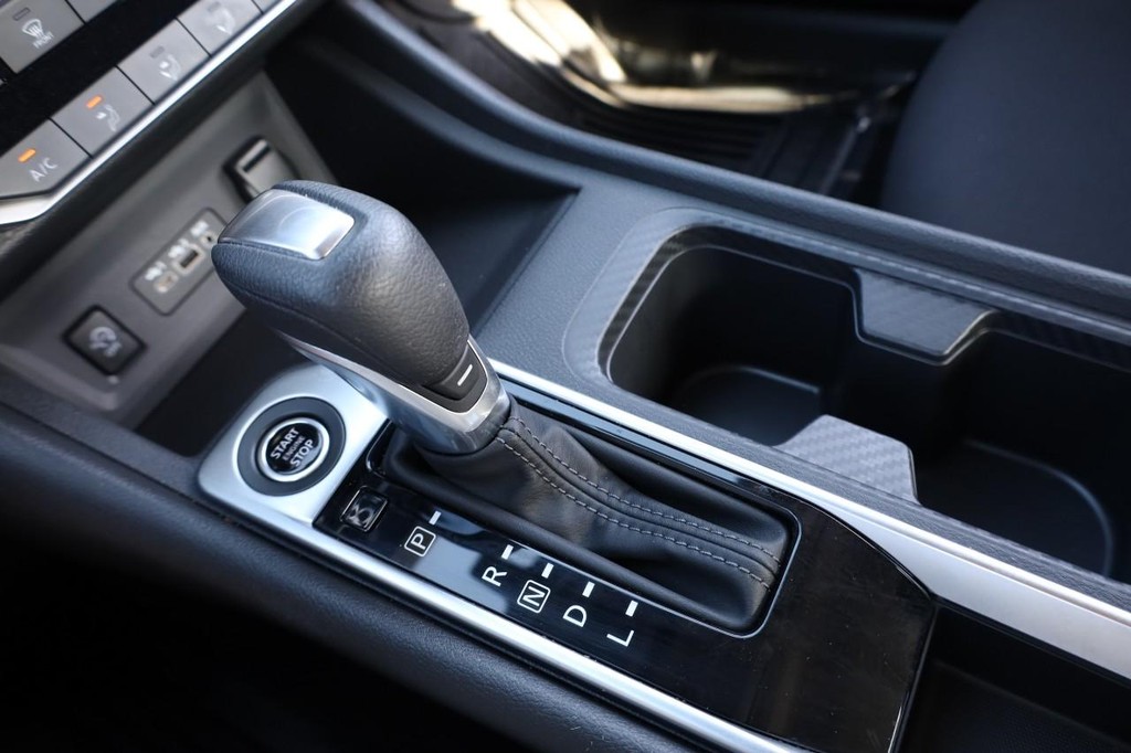 Nissan Sentra Vehicle Image 16