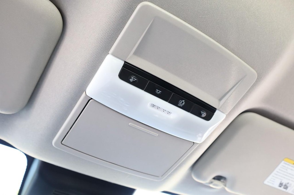 Nissan Sentra Vehicle Image 17