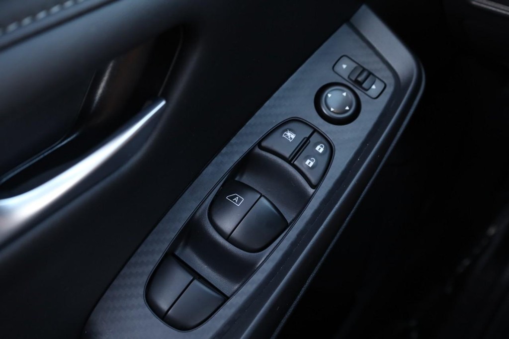 Nissan Sentra Vehicle Image 18
