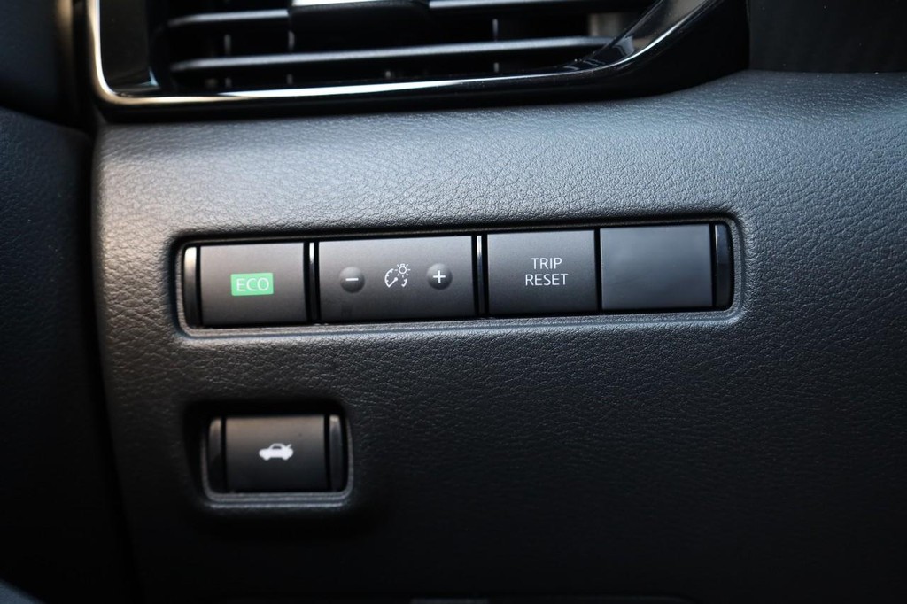 Nissan Sentra Vehicle Image 19