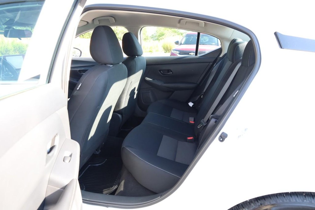 Nissan Sentra Vehicle Image 20