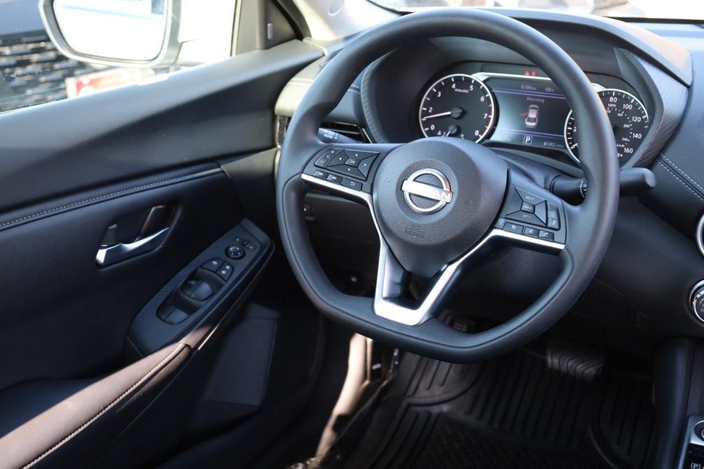 Nissan Sentra Vehicle Image 23