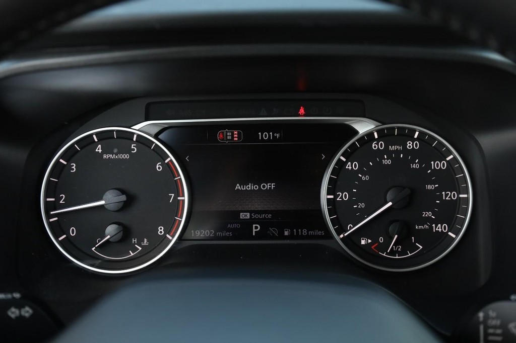 Nissan Rogue Vehicle Image 10